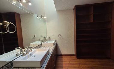 CASA EN RENTA EN FRACCIONAMIENTO UBICADO EN VÍA ATLIXCÁYOTL A UNOS PASOS DE ANGELÓPOLIS