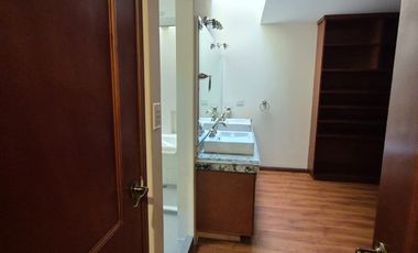 CASA EN RENTA EN FRACCIONAMIENTO UBICADO EN VÍA ATLIXCÁYOTL A UNOS PASOS DE ANGELÓPOLIS