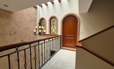 CASA EN RENTA EN FRACCIONAMIENTO UBICADO EN VÍA ATLIXCÁYOTL A UNOS PASOS DE ANGELÓPOLIS