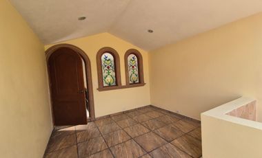 CASA EN RENTA EN FRACCIONAMIENTO UBICADO EN VÍA ATLIXCÁYOTL A UNOS PASOS DE ANGELÓPOLIS