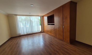 CASA EN RENTA EN FRACCIONAMIENTO UBICADO EN VÍA ATLIXCÁYOTL A UNOS PASOS DE ANGELÓPOLIS