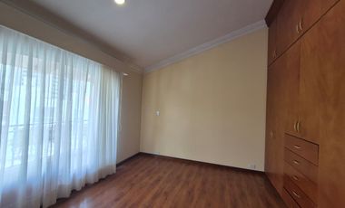 CASA EN RENTA EN FRACCIONAMIENTO UBICADO EN VÍA ATLIXCÁYOTL A UNOS PASOS DE ANGELÓPOLIS