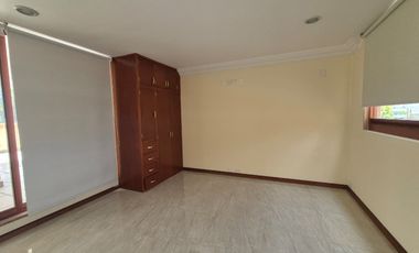 CASA EN RENTA EN FRACCIONAMIENTO UBICADO EN VÍA ATLIXCÁYOTL A UNOS PASOS DE ANGELÓPOLIS