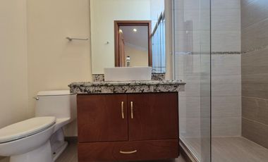 CASA EN RENTA EN FRACCIONAMIENTO UBICADO EN VÍA ATLIXCÁYOTL A UNOS PASOS DE ANGELÓPOLIS