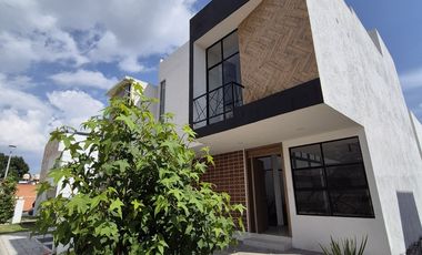 CASA EN VENTA 3 RECÁMARAS, FRACCIONAMIENTO CON ALBERCA EN CUAUTLANCINGO.