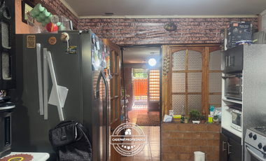 VENDE C ASA DE DOS PISOS EN EL BOSQUE