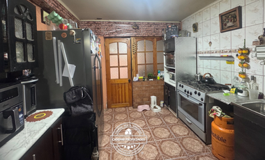 VENDE C ASA DE DOS PISOS EN EL BOSQUE