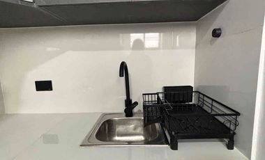 Se Alquila Moderna Suite de Estreno Full Amoblada y Equipada en Urdesa Central (Incluye servicios)