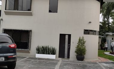 Espaciosa casa de 4 habitaciones ubicada en el sector El Cortijo vía Samborondón