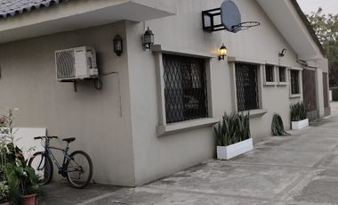 Espaciosa casa de 4 habitaciones ubicada en el sector El Cortijo vía Samborondón