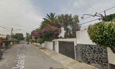 Extensa Casa en Venta en Santa Martha Acatitla, Iztapalapa.