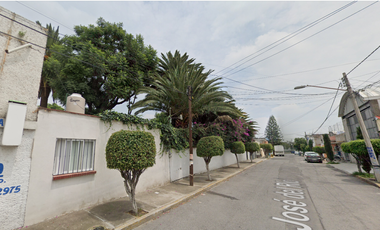 Extensa Casa en Venta en Santa Martha Acatitla, Iztapalapa.