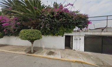 Extensa Casa en Venta en Santa Martha Acatitla, Iztapalapa.