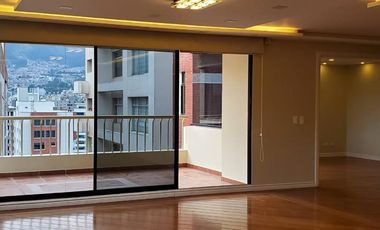 Rento departamento de tres habitaciones con terraza en Bellavista