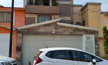 Hermosa casa ampliada en 3 niveles en conjunto cerrado con vigilancia jardines Tultitlan