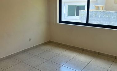 Casa en renta frente a parque en Jardín Real, Valle Real, Zapopan, Jalisco