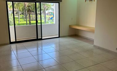 Casa en renta frente a parque en Jardín Real, Valle Real, Zapopan, Jalisco