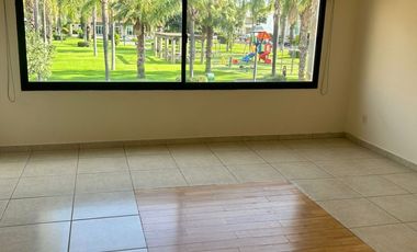 Casa en renta frente a parque en Jardín Real, Valle Real, Zapopan, Jalisco