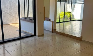 Casa en renta frente a parque en Jardín Real, Valle Real, Zapopan, Jalisco
