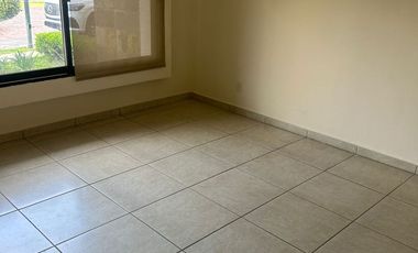 Casa en renta frente a parque en Jardín Real, Valle Real, Zapopan, Jalisco