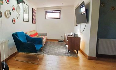 A PASOS DE COLEGIOS Y FULL REMODELADA