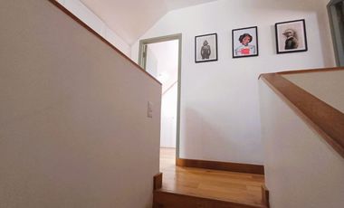 A PASOS DE COLEGIOS Y FULL REMODELADA