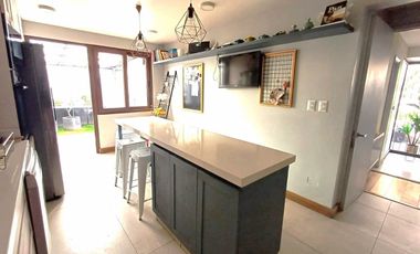 A PASOS DE COLEGIOS Y FULL REMODELADA