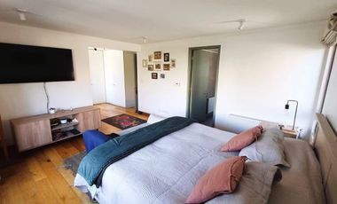 A PASOS DE COLEGIOS Y FULL REMODELADA