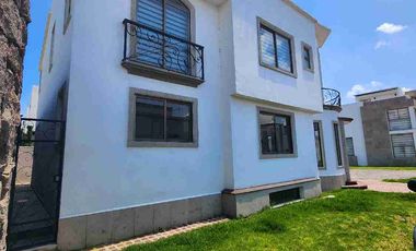CASA EN RENTA EN METEPEC. RESIDENCIAL CONDADO DEL VALLE