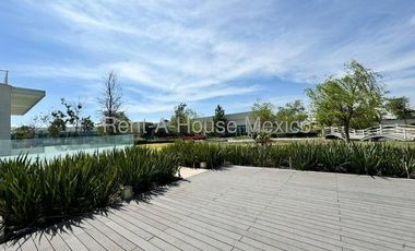 Santa Fe Juriquilla. RENTA - Departamento amueblado con menidades y 2 recámaras