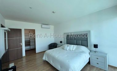 Santa Fe Juriquilla. RENTA - Departamento amueblado con menidades y 2 recámaras