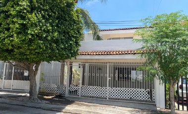 CASA EN RENTA PARA OFICINAS O CONSULTORIOS