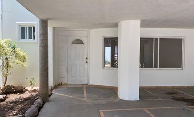CASA EN RENTA PARA OFICINAS O CONSULTORIOS