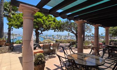 Marina Front 2Bedrooms 1Bath Bungalow, beatiful confortable setting secure,