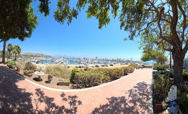 Marina Front 2Bedrooms 1Bath Bungalow, beatiful confortable setting secure,