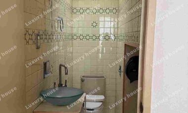 CASA EN RENTA IDEAL PARA OFICINA O CONSULTORIO EN ESQUINA, CON LOCAL.