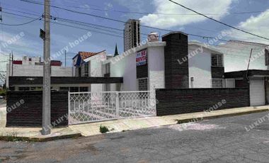 CASA EN RENTA IDEAL PARA OFICINA O CONSULTORIO EN ESQUINA, CON LOCAL.