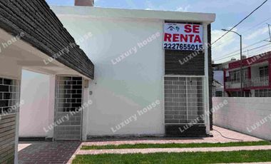 CASA EN RENTA IDEAL PARA OFICINA O CONSULTORIO EN ESQUINA, CON LOCAL.