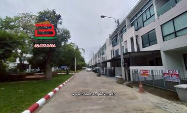 ทาวน์โฮม โครงการ โคราซอน ประชาชื่น เนื้อที่ 23.9 ตร.ว ประชาชื่น-ปากเกร็ด 5 (เลียบคลองประปา) ตำบลบางตลาด อำเภอปากเกร็ด นนทบุรี