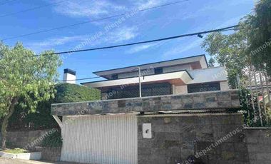 Rento Casa Amplia con patio.