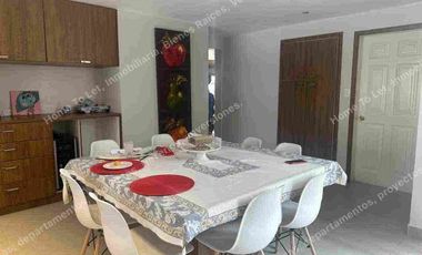 Rento Casa Amplia con patio.