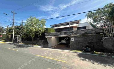 Rento Casa Amplia con patio.