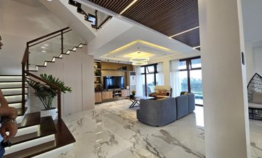 Overlooking ️Brand New Smarthome 3 StoreySingle Detached House with pool and garden