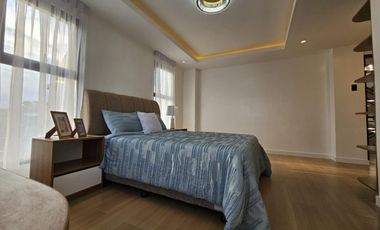 Overlooking ️Brand New Smarthome 3 StoreySingle Detached House with pool and garden