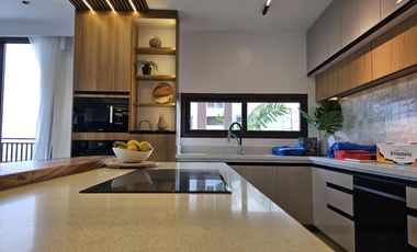 Overlooking ️Brand New Smarthome 3 StoreySingle Detached House with pool and garden