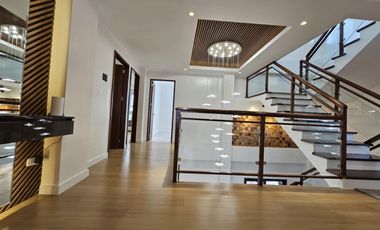 Overlooking ️Brand New Smarthome 3 StoreySingle Detached House with pool and garden