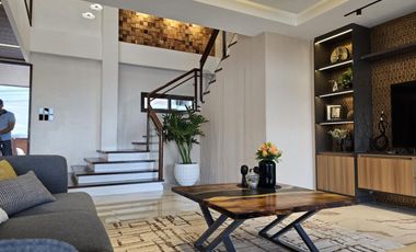 Overlooking ️Brand New Smarthome 3 StoreySingle Detached House with pool and garden
