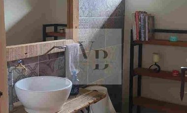 Venta de casa moderna con hermoso jardín