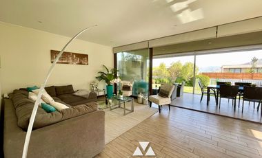 Imperdible Venta Moderna casa en Piedra Roja Chicureo, 4 dormitorios, 4 baños mas servicios