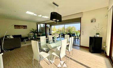 Imperdible Venta Moderna casa en Piedra Roja Chicureo, 4 dormitorios, 4 baños mas servicios